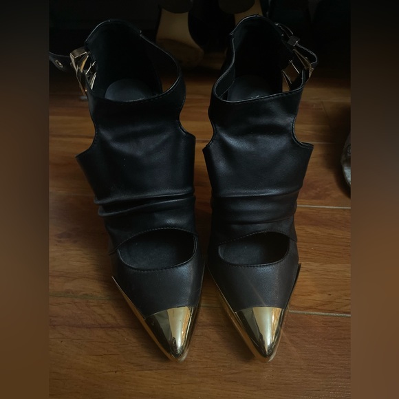 Gold & Leather Stilettos! - Picture 2 of 3